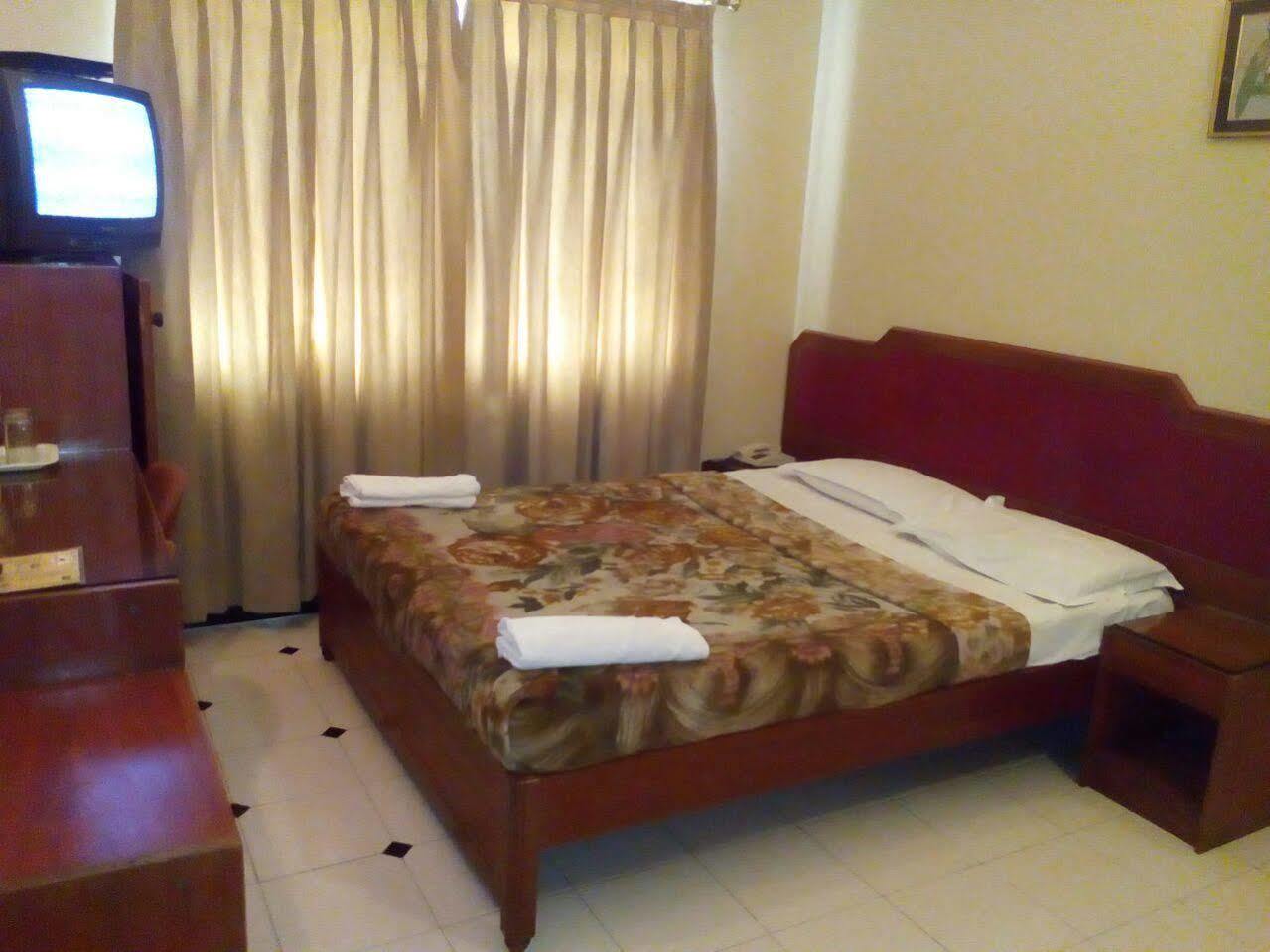 Hotel Bombay Tiffanys Mysore Esterno foto